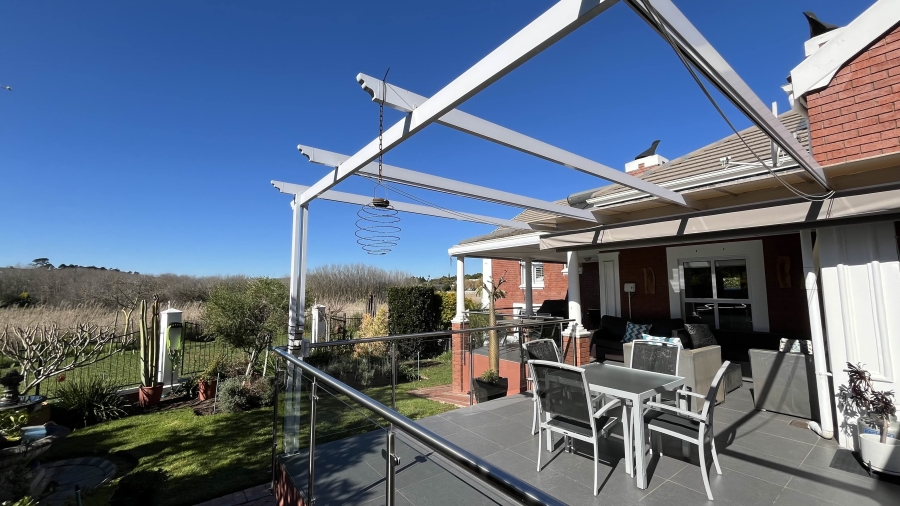 3 Bedroom Property for Sale in Van Riebeeckshof Western Cape